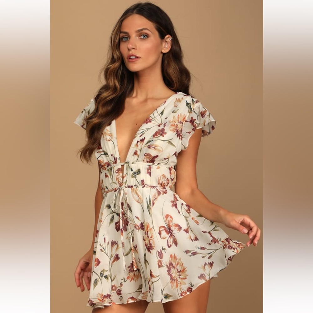 Flirt Ways Cream Floral Print Flutter Sleeve Romper from Lulus size Medium
